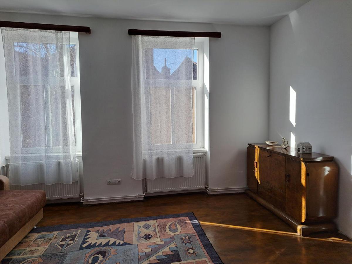 Cozy Apartment In The Heart Of Sibiu Exterior photo