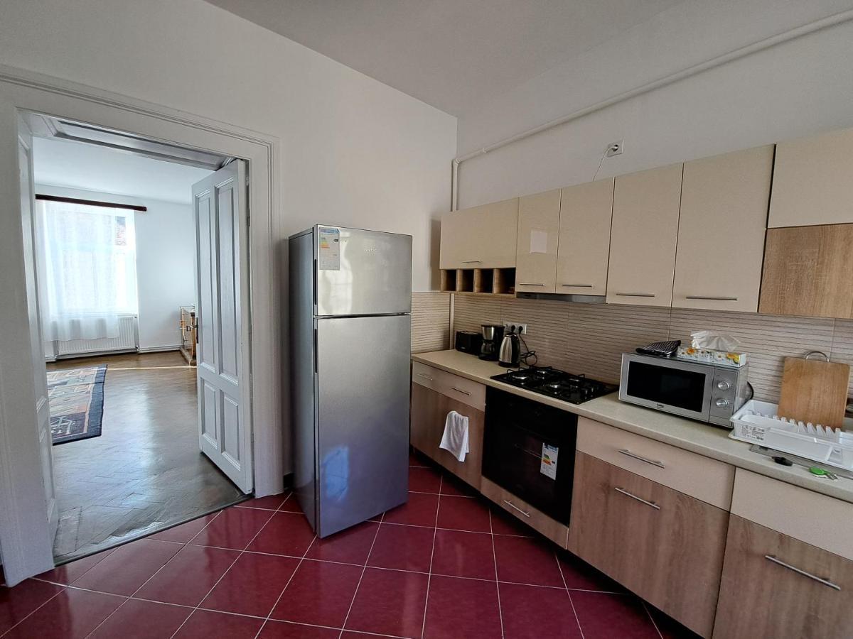 Cozy Apartment In The Heart Of Sibiu Exterior photo